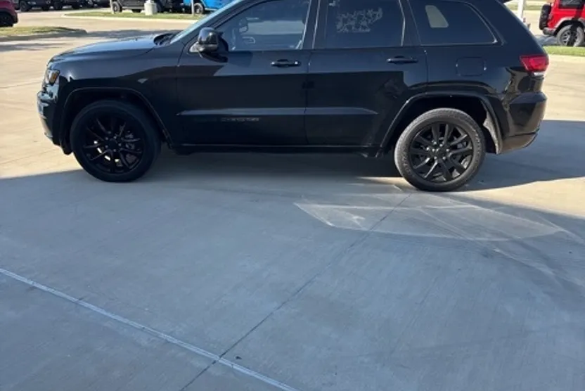 2020 Jeep Grand Cherokee Altitude photo 1