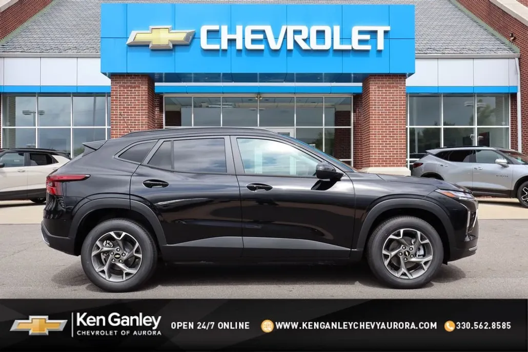 2025 Chevrolet Trax LT photo 1
