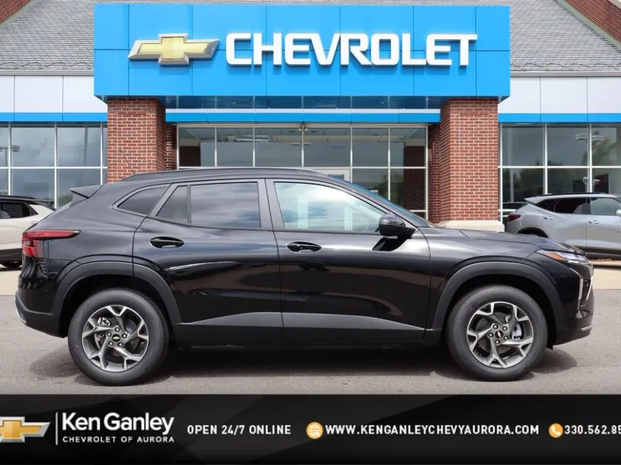 2025 Chevrolet Trax LT photo 1