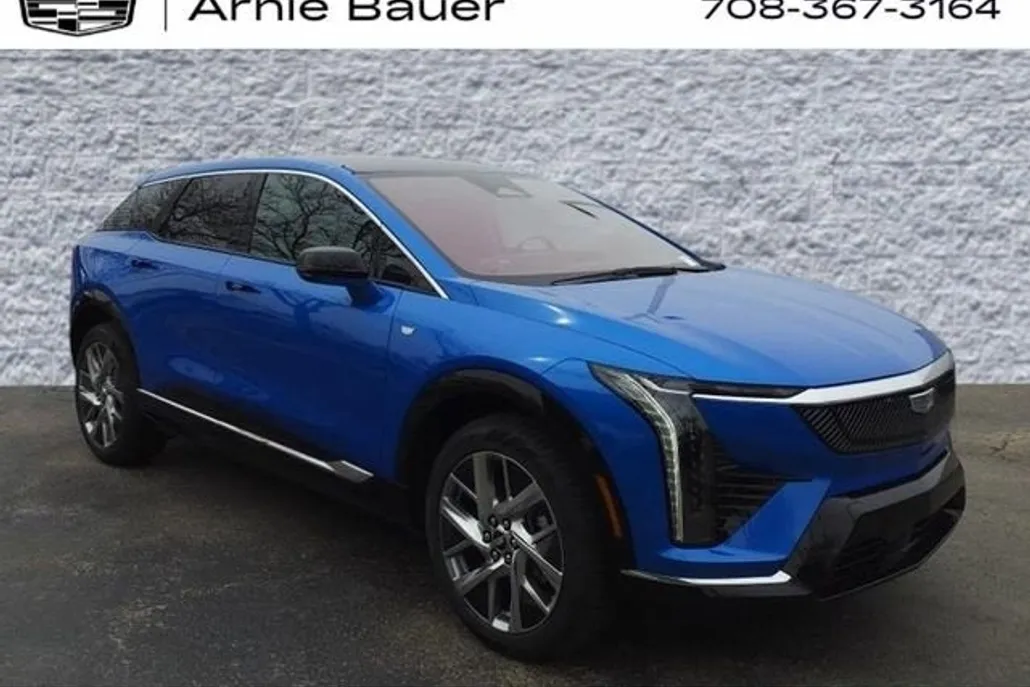 2025 Cadillac Optiq Luxury photo 1