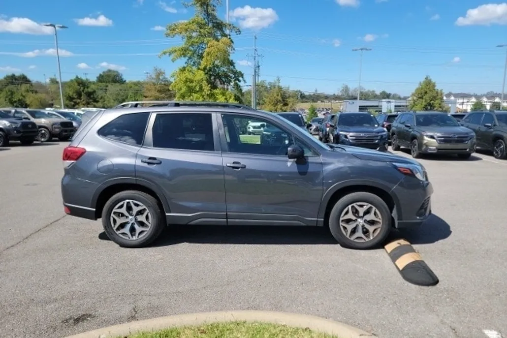 2022 Subaru Forester Premium photo 1