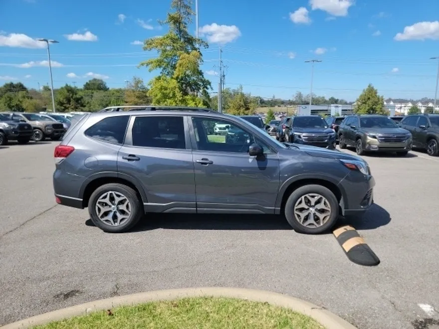 2022 Subaru Forester Premium photo 1