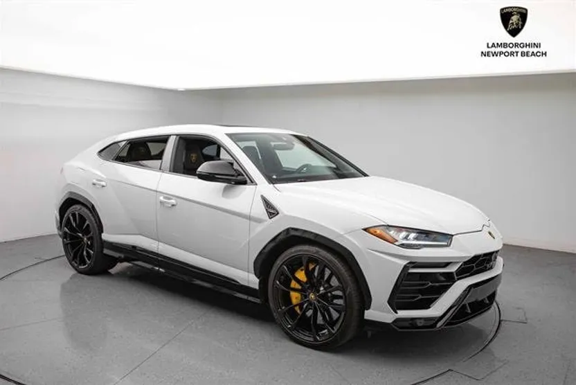 2022 Lamborghini Urus photo 1