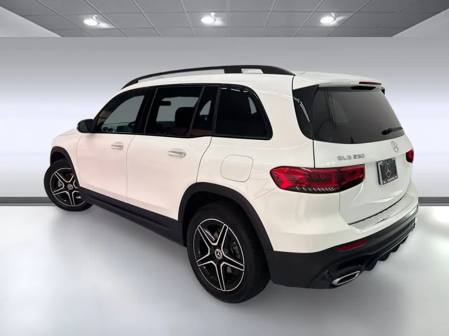 2022 Mercedes Benz GLB 250 photo 1