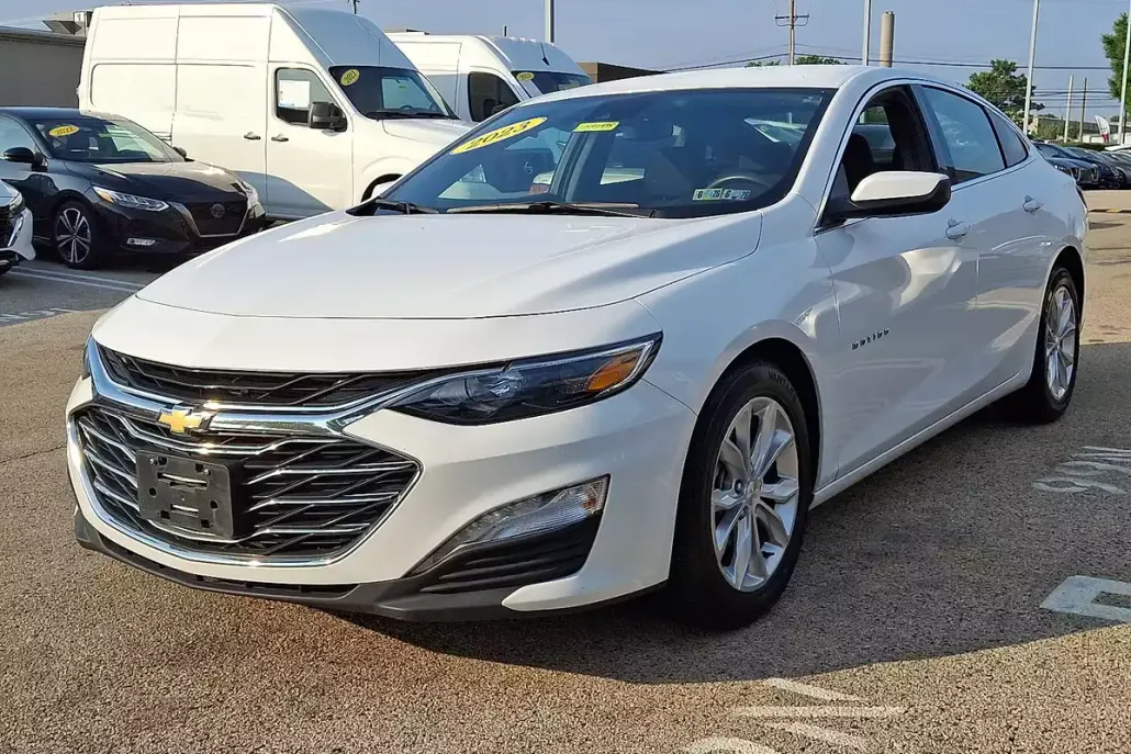2023 Chevrolet Malibu 1LT photo 1