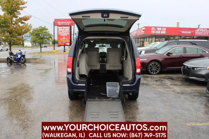 2012 Dodge Grand Caravan SXT photo 1