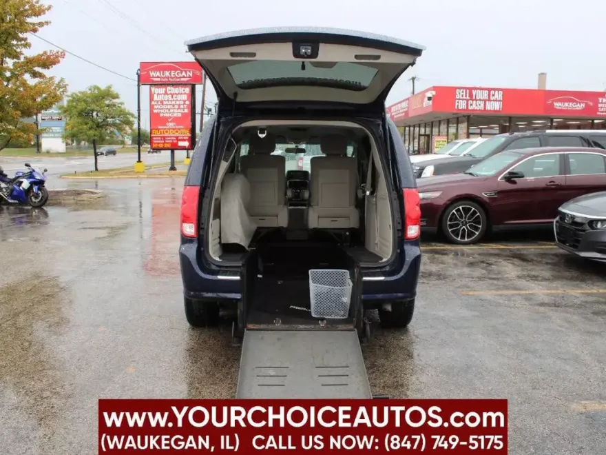 2012 Dodge Grand Caravan SXT photo 1