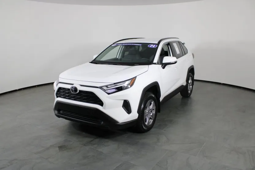 2024 Toyota RAV4 XLE photo 1