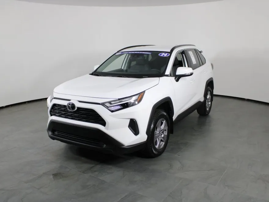 2024 Toyota RAV4 XLE photo 1