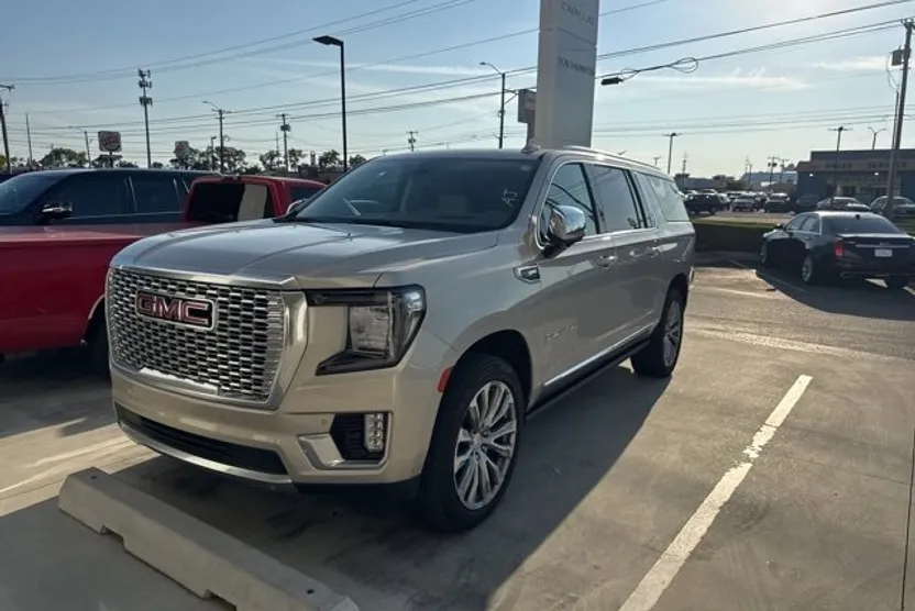 2021 Gmc Yukon XL Denali photo 1
