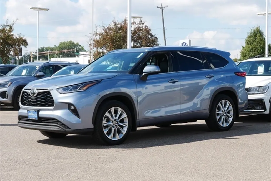 2021 Toyota Highlander Limited photo 1