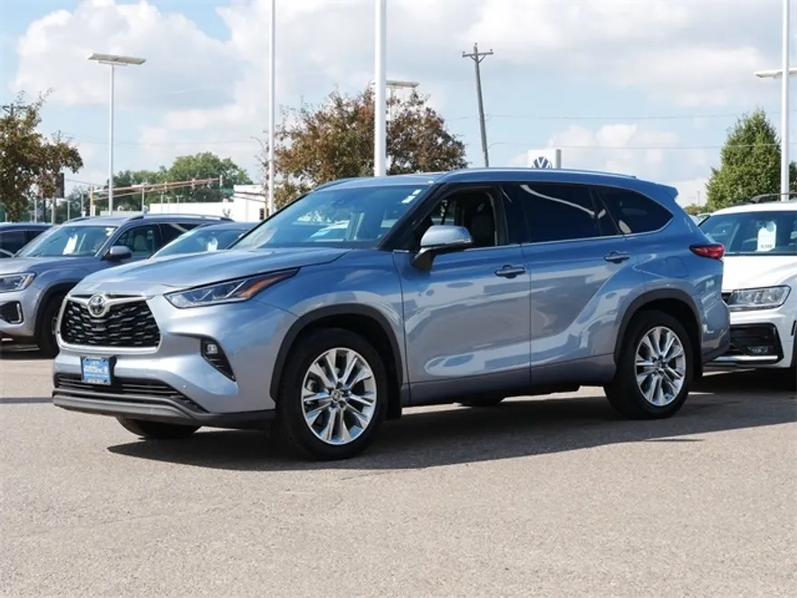 2021 Toyota Highlander Limited photo 1