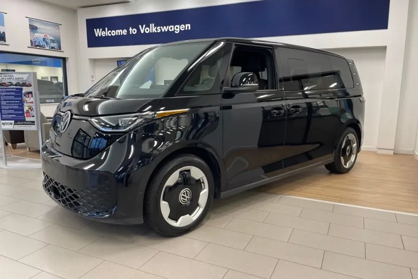 2025 Volkswagen ID. Buzz Pro S photo 1