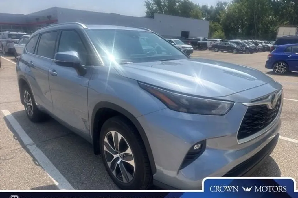 2022 Toyota Highlander XLE photo 1