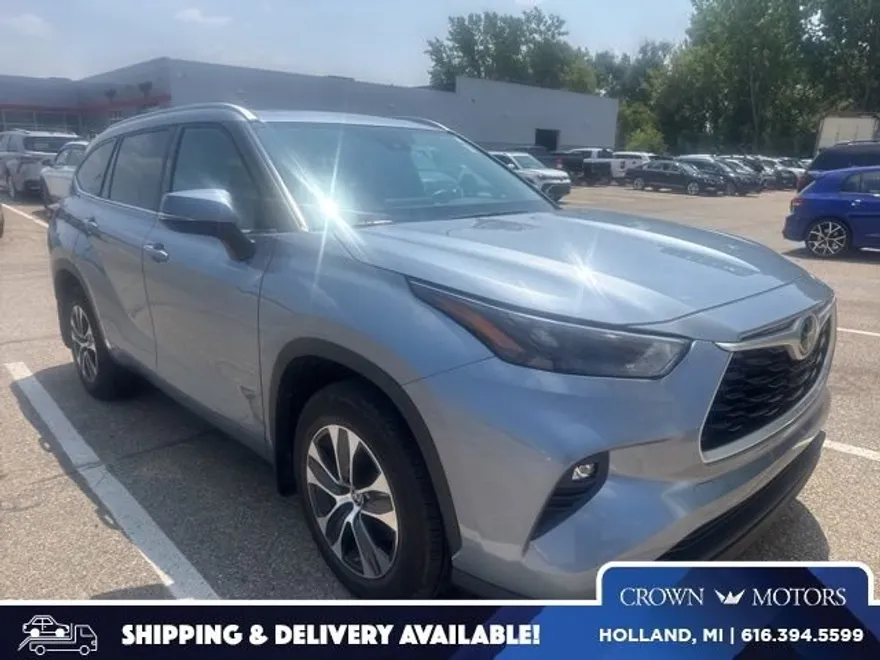 2022 Toyota Highlander XLE photo 1