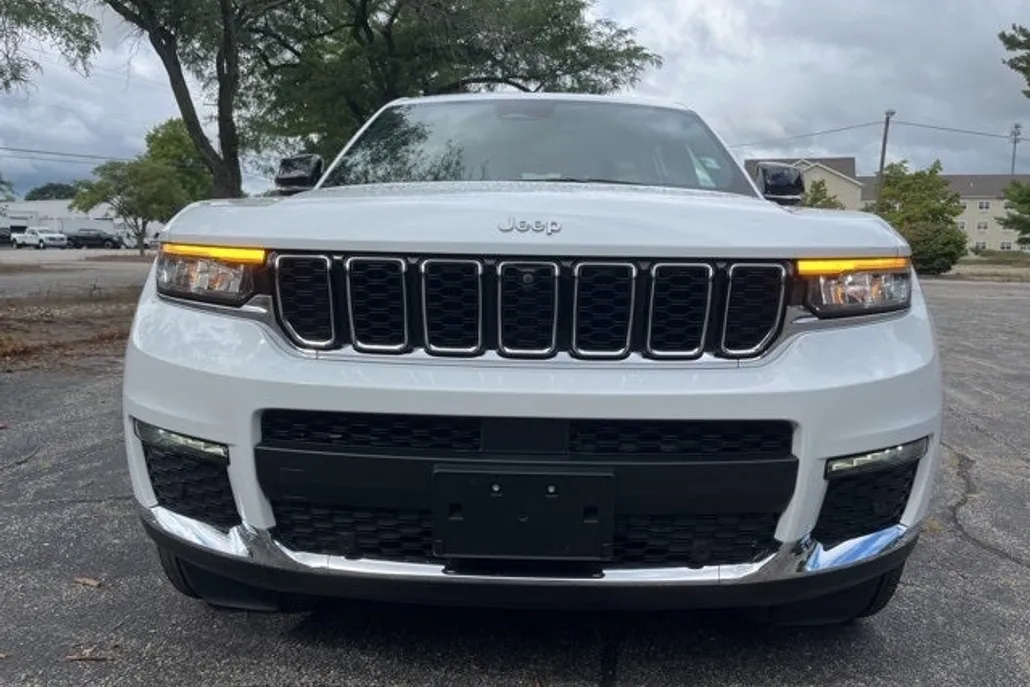 2024 Jeep Grand Cherokee Limited photo 1