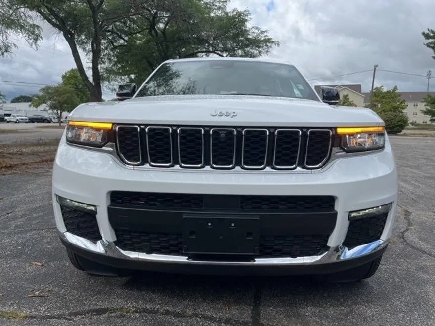 2024 Jeep Grand Cherokee Limited photo 1