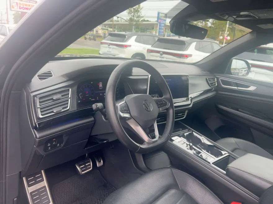 2024 Volkswagen Atlas Cross Sport SEL R-Line photo 1