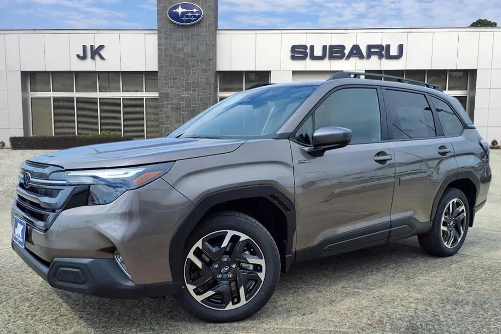 2025 Subaru Forester Premium photo 1