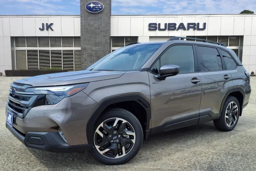 2025 Subaru Forester Premium photo 1