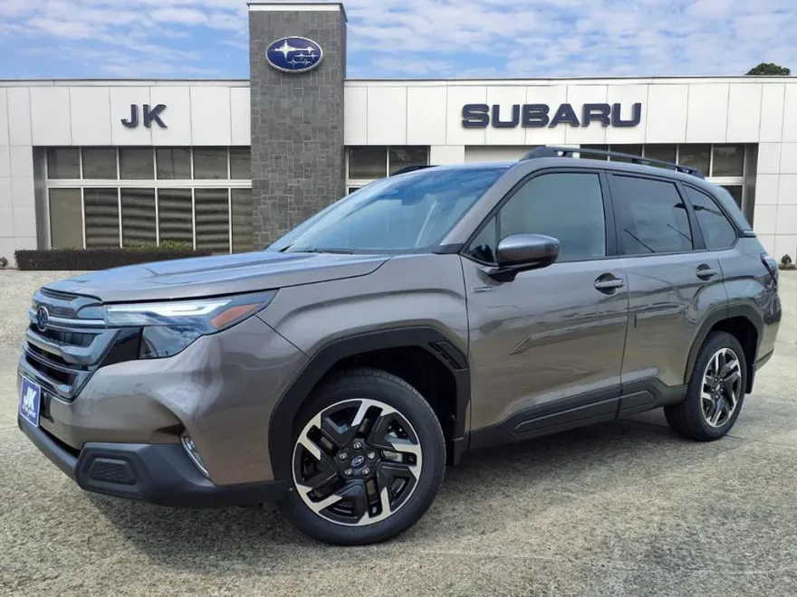 2025 Subaru Forester Premium photo 1