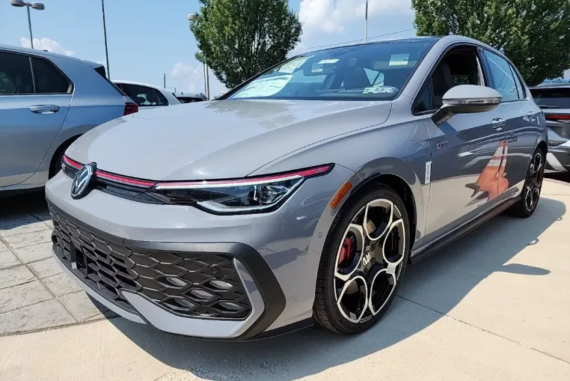2025 Volkswagen Golf GTI Autobahn photo 1