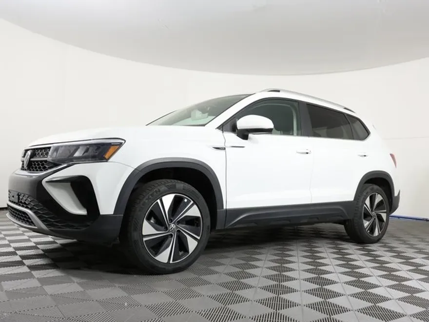 2023 Volkswagen Taos SE photo 1