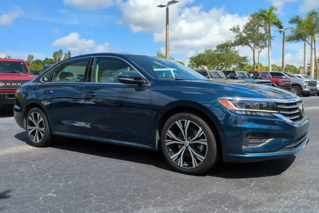 2020 Volkswagen Passat 2.0T SEL photo 1