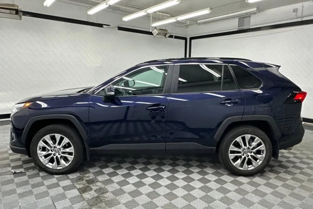 2024 Toyota RAV4 XLE Premium photo 1