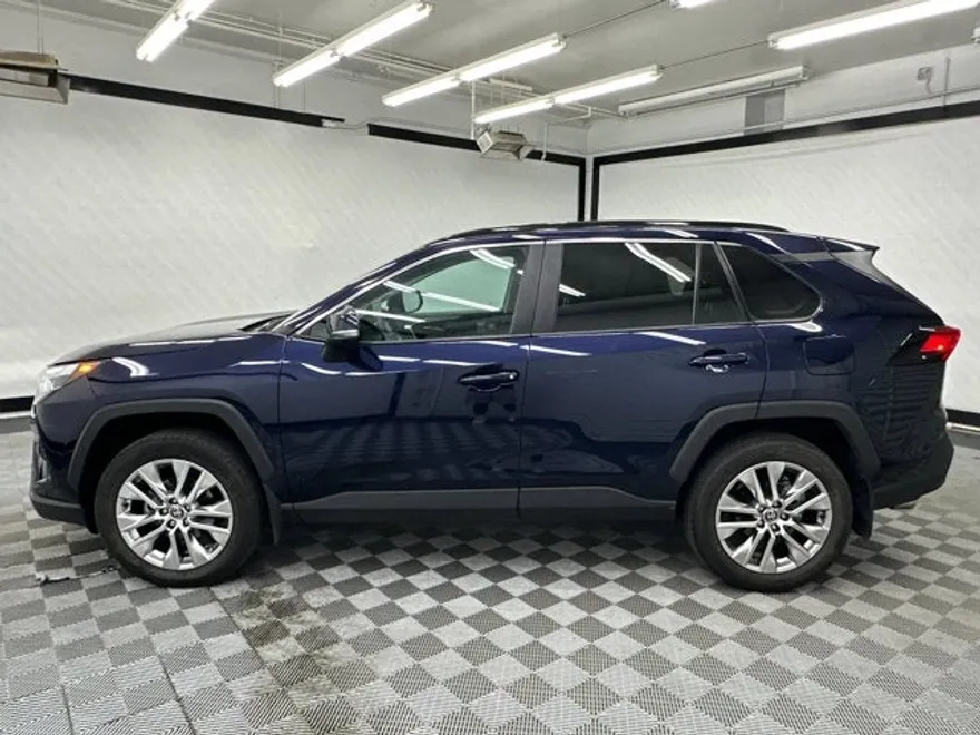 2024 Toyota RAV4 XLE Premium photo 1