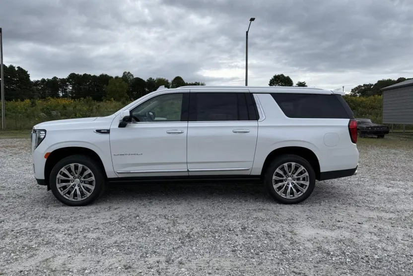 2023 Gmc Yukon XL Denali photo 1