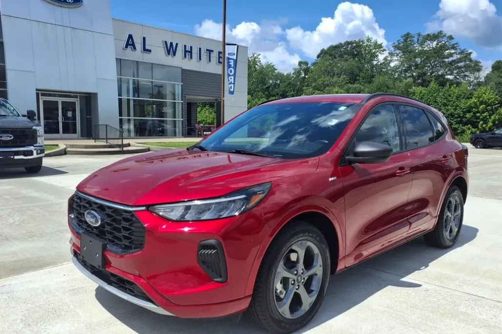 2023 Ford Escape ST-Line photo 1
