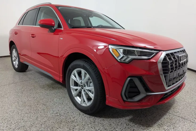 2025 Audi Q3 45 TFSI S line Premium photo 1