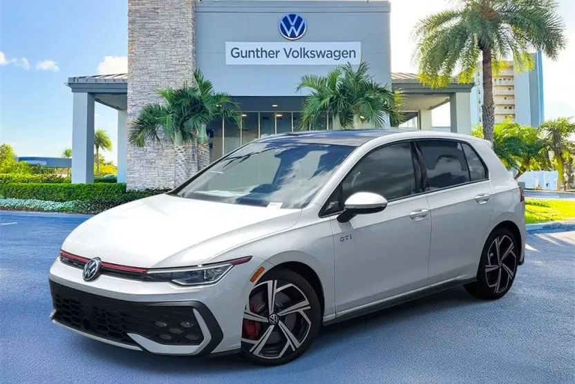 2025 Volkswagen Golf GTI SE photo 1