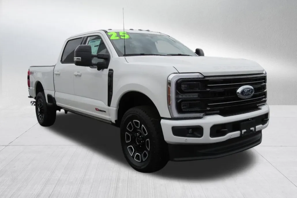 2025 Ford F-350 Platinum photo 1