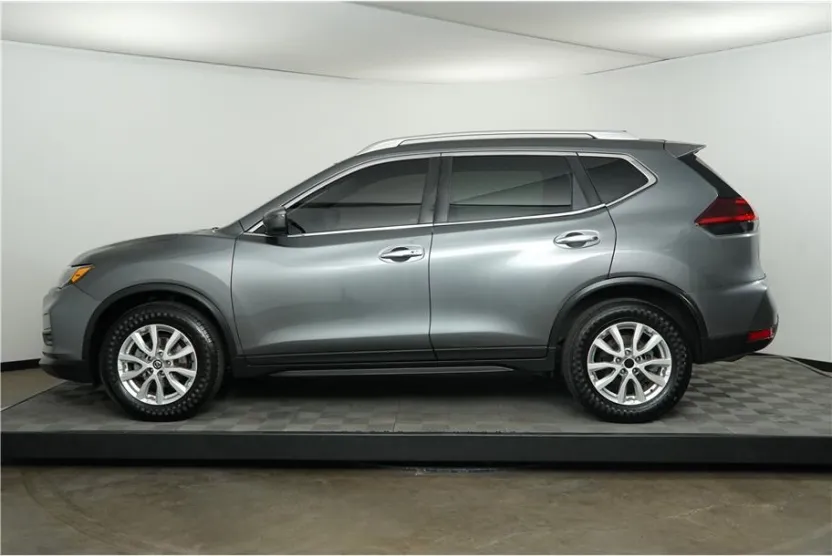 2020 Nissan Rogue SV photo 1