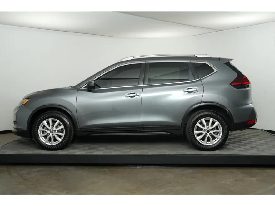 2020 Nissan Rogue SV photo 1