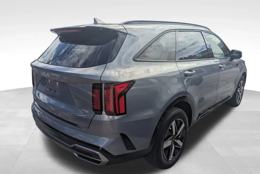 2023 Kia Sorento S photo 1