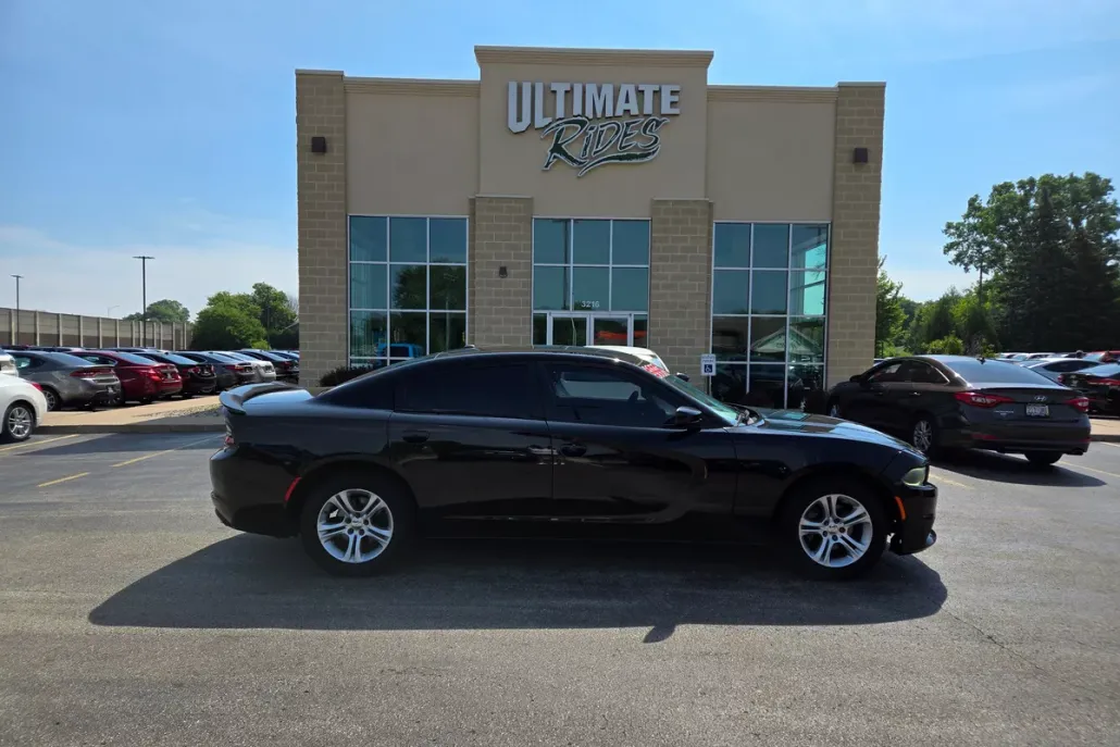 2016 Dodge Charger SE photo 1