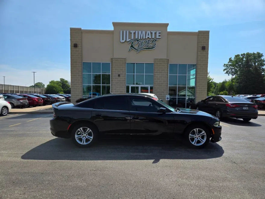 2016 Dodge Charger SE photo 1