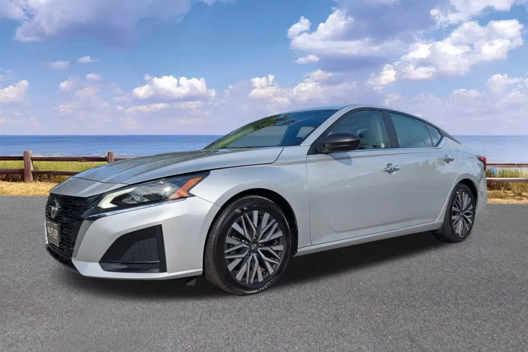 2024 Nissan Altima 2.5 SV photo 1