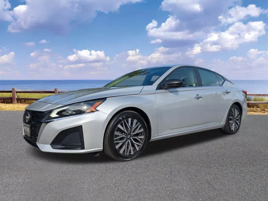 2024 Nissan Altima 2.5 SV photo 1