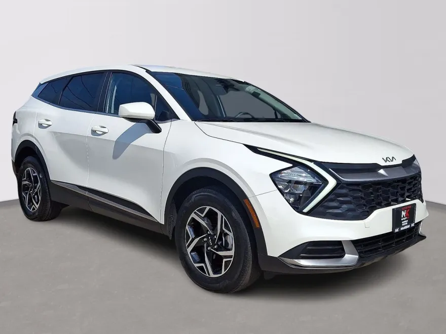 2023 Kia Sportage LX photo 1