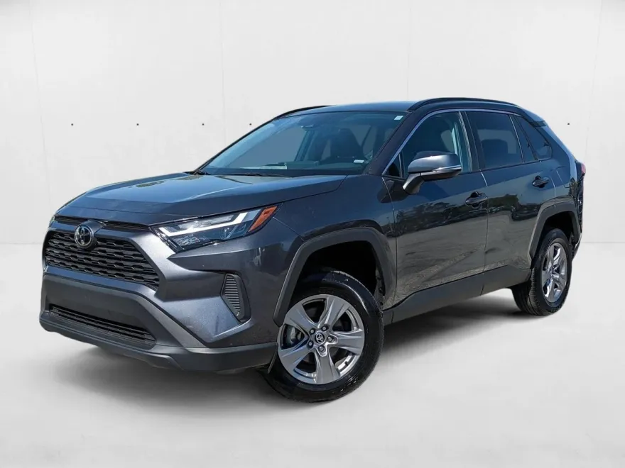 2024 Toyota RAV4 XLE photo 1
