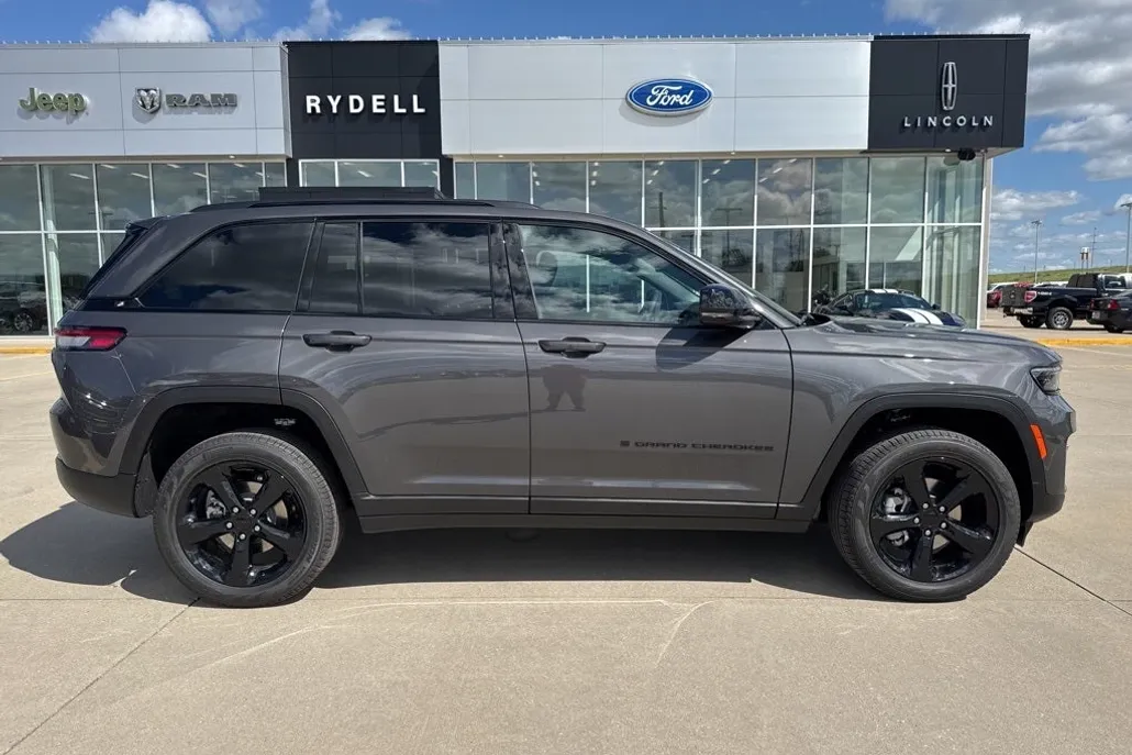 2025 Jeep Grand Cherokee Limited photo 1