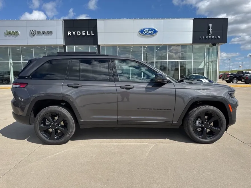 2025 Jeep Grand Cherokee Limited photo 1