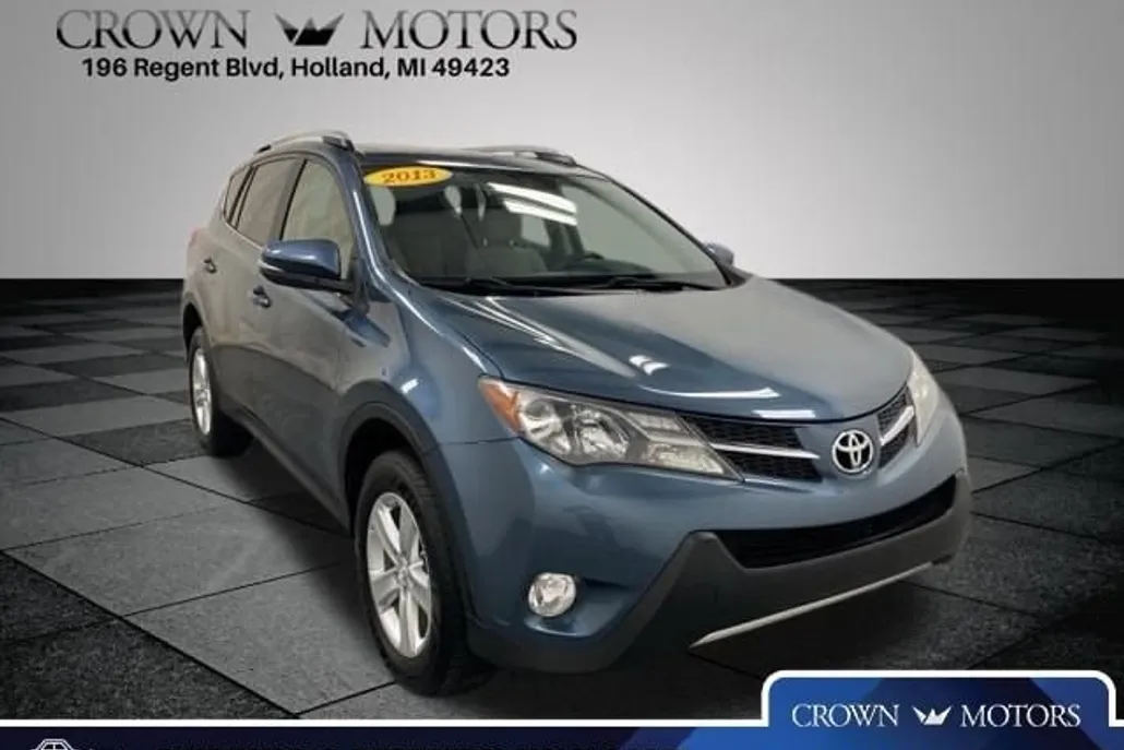 2013 Toyota RAV4 XLE photo 1