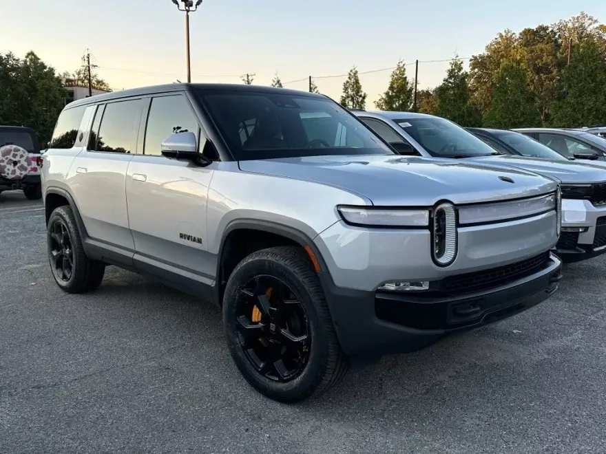 2023 Rivian R1S Adventure photo 1