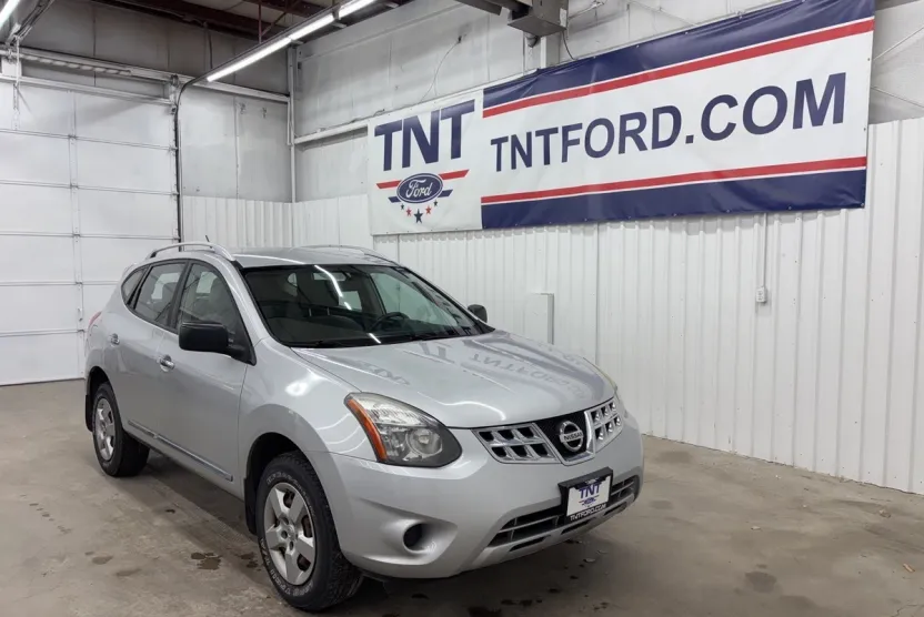 2014 Nissan Rogue Select S photo 1