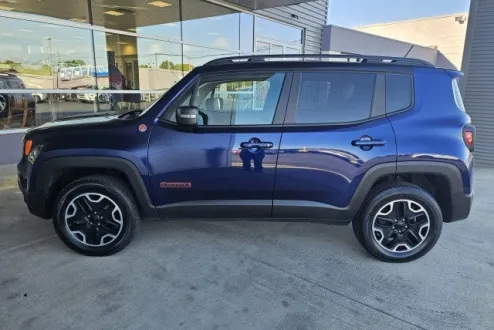 2016 Jeep Renegade Trailhawk photo 2
